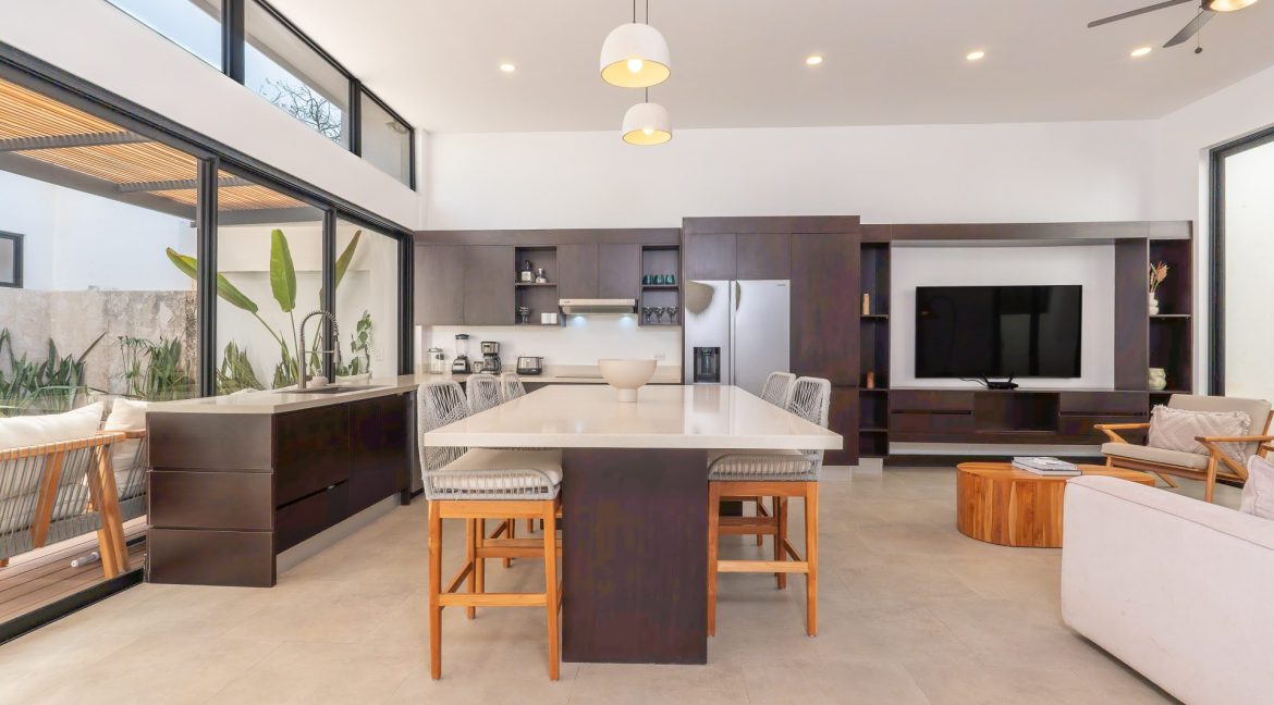 4 bed Single Family Homes For Sale in Tamarindo, Guanacaste - thumb 3