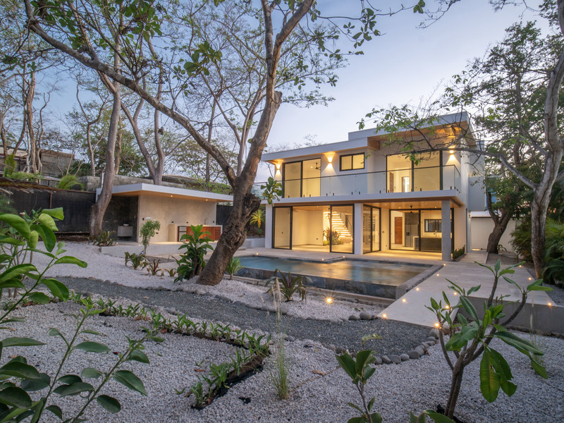 4 bed Single Family Homes For Sale in Playa Grande, Guanacaste - hero 6