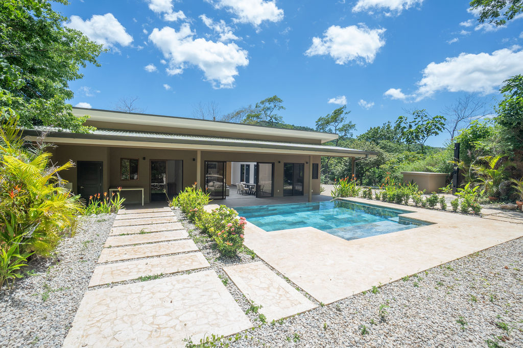 4 bed Single Family Homes For Sale in Playa Potrero, Guanacaste - thumb 2