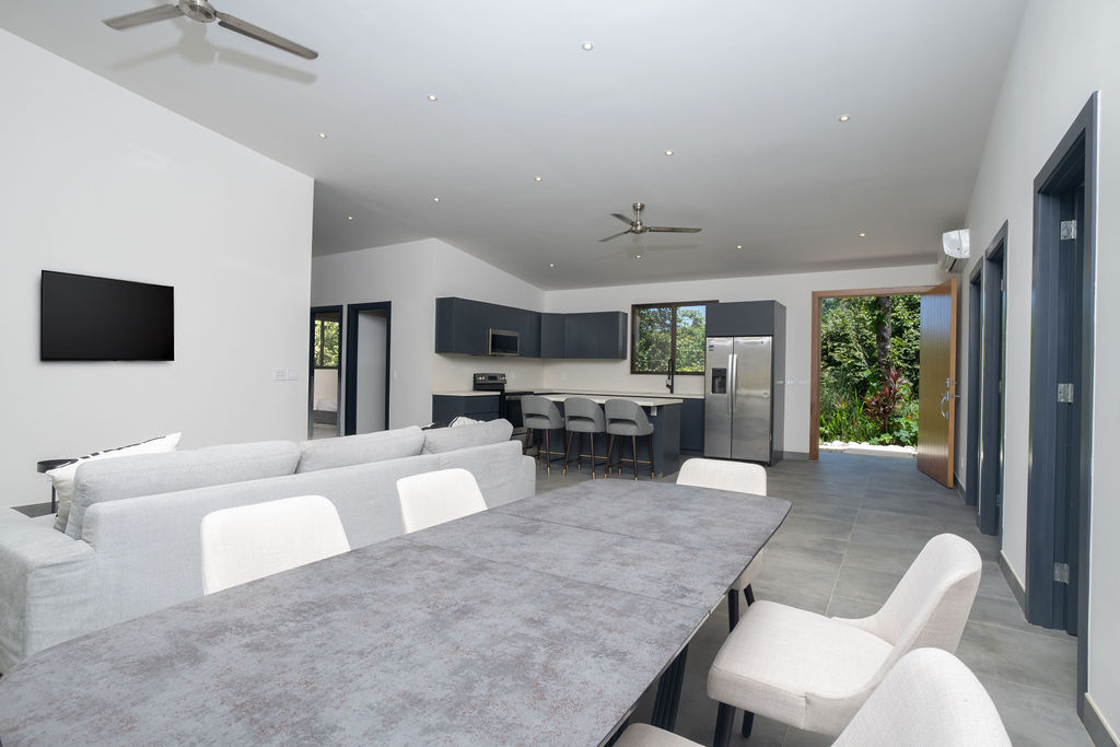 4 bed Single Family Homes For Sale in Playa Potrero, Guanacaste - thumb 9