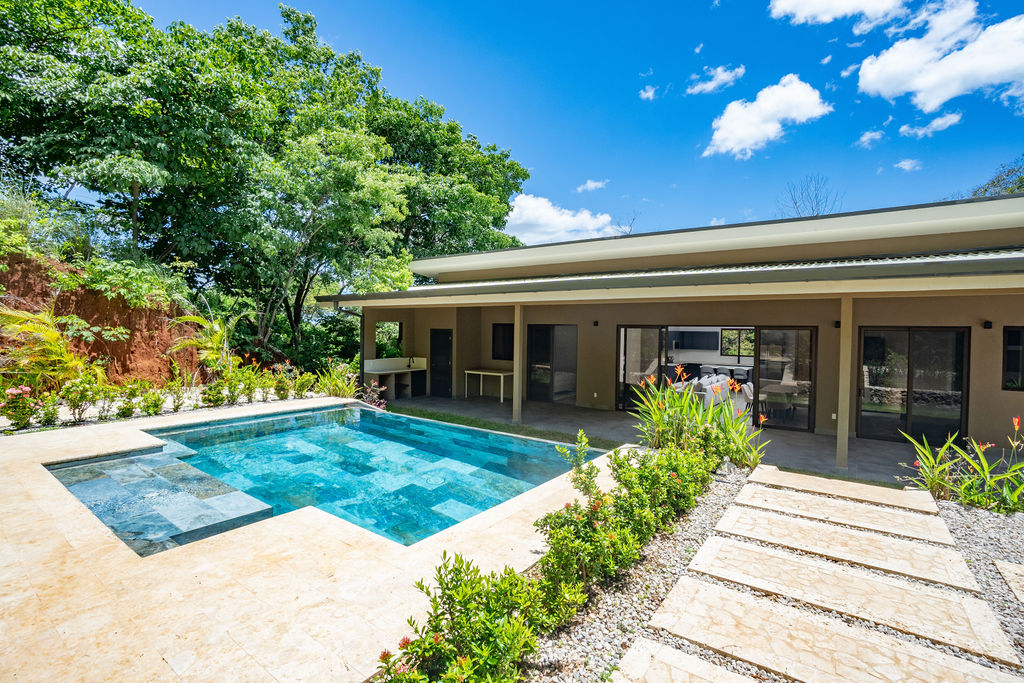 4 bed Single Family Homes For Sale in Playa Potrero, Guanacaste - thumb 3