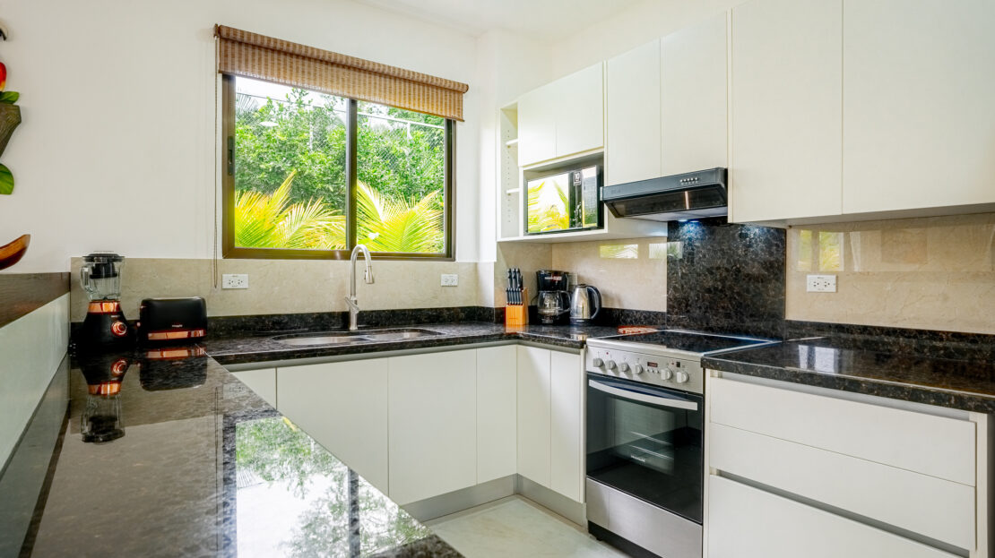 12 bed Single Family Homes For Sale in Playas Del Coco, Guanacaste - thumb 6