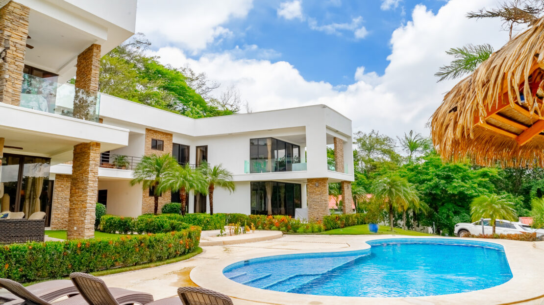12 bed Single Family Homes For Sale in Playas Del Coco, Guanacaste - thumb 3