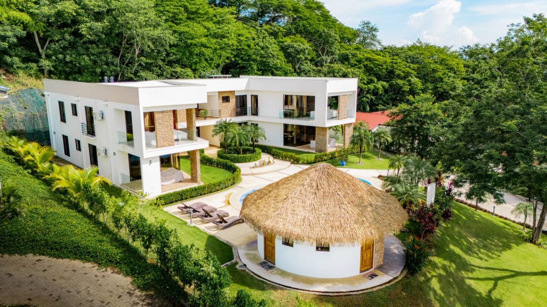 12 bed Single Family Homes For Sale in Playas Del Coco, Guanacaste - thumb 2