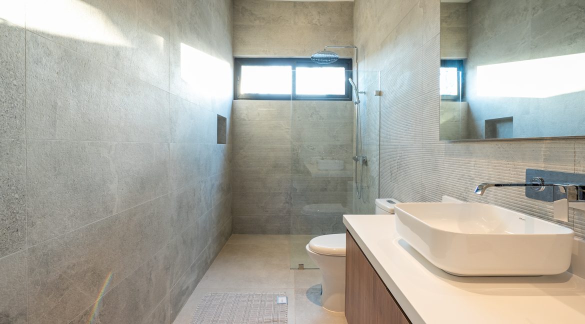 4 bed Single Family Homes For Sale in Tamarindo, Guanacaste - thumb 20