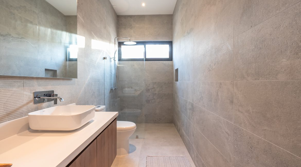 4 bed Single Family Homes For Sale in Tamarindo, Guanacaste - thumb 15