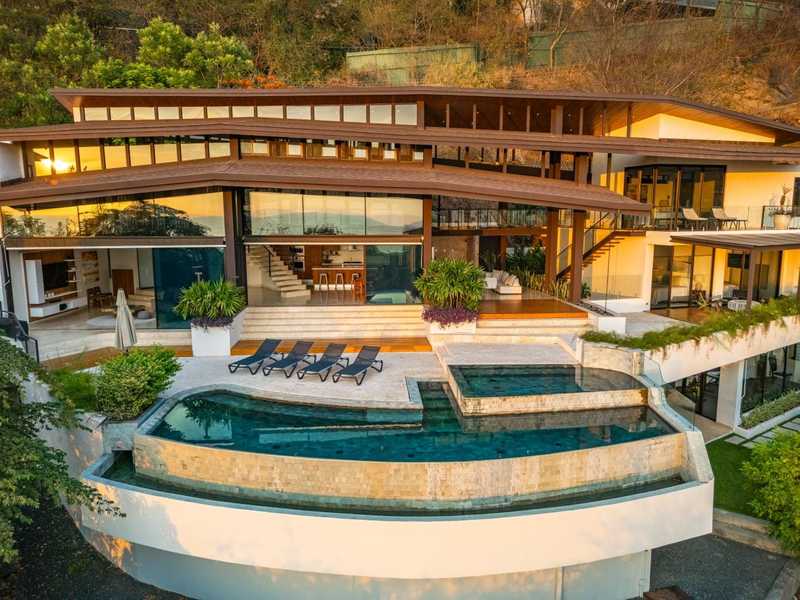 5 bed Single Family Homes For Sale in Tamarindo, Guanacaste - hero 3