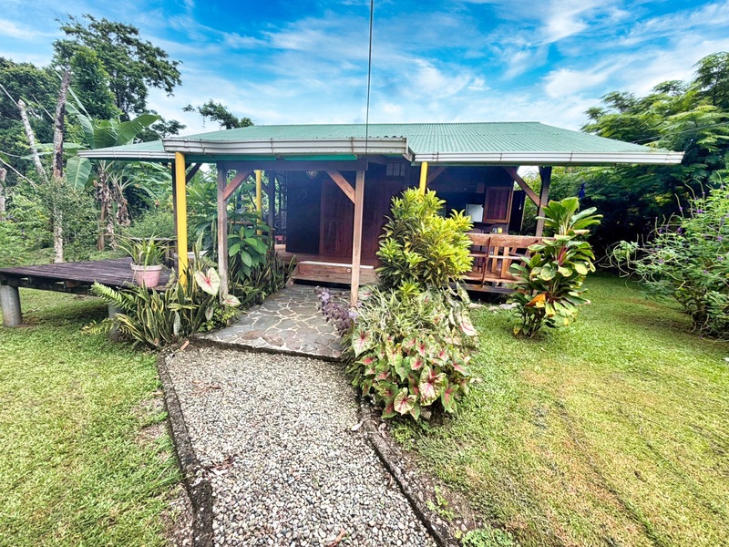 1 bed Single Family Homes For Sale in Cahuita, Limón - hero 2