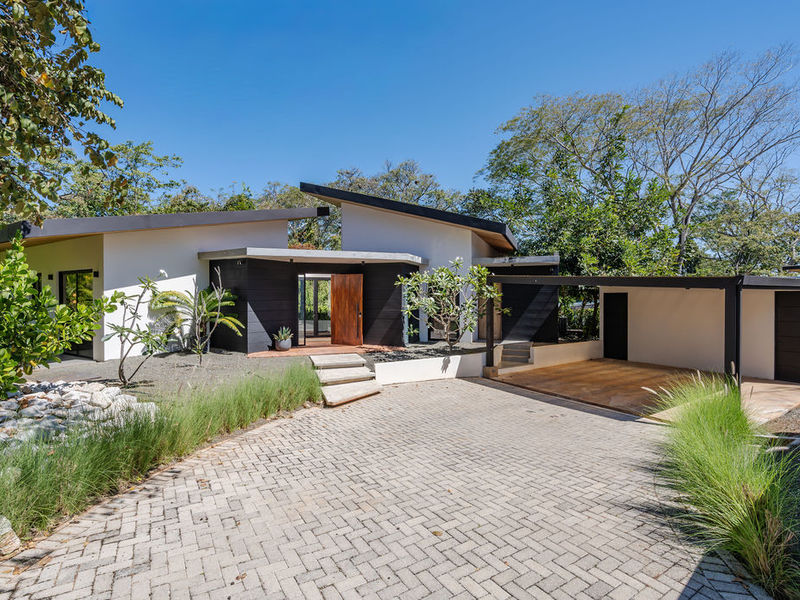3 bed Single Family Homes For Sale in Playa Grande, Guanacaste - hero 2