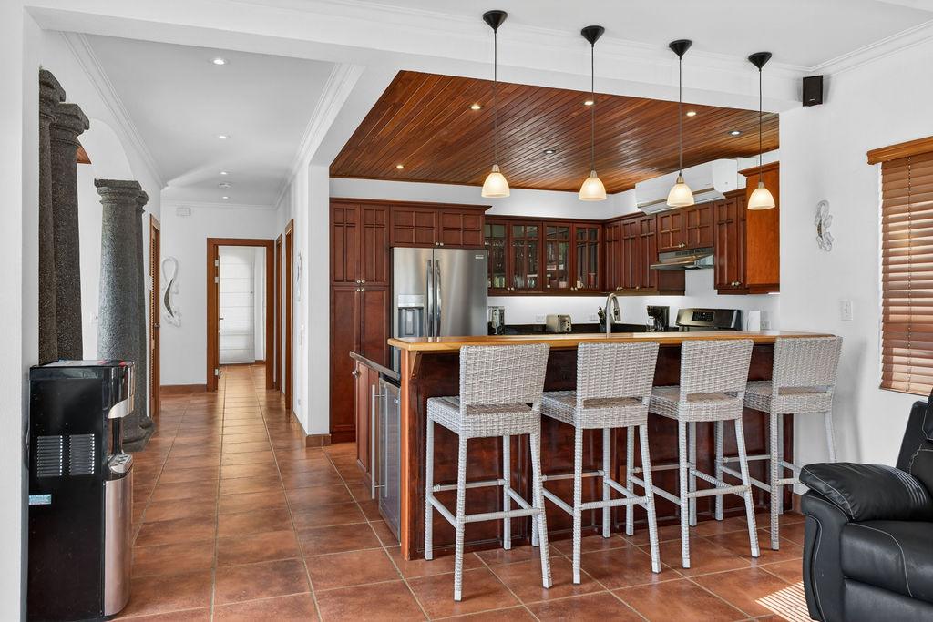 4 bed Single Family Homes For Sale in Playa Potrero, Guanacaste - thumb 3