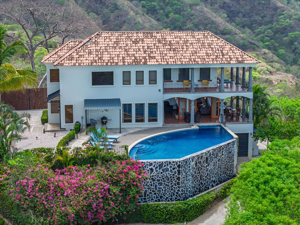 4 bed Single Family Homes For Sale in Playa Potrero, Guanacaste - thumb 1