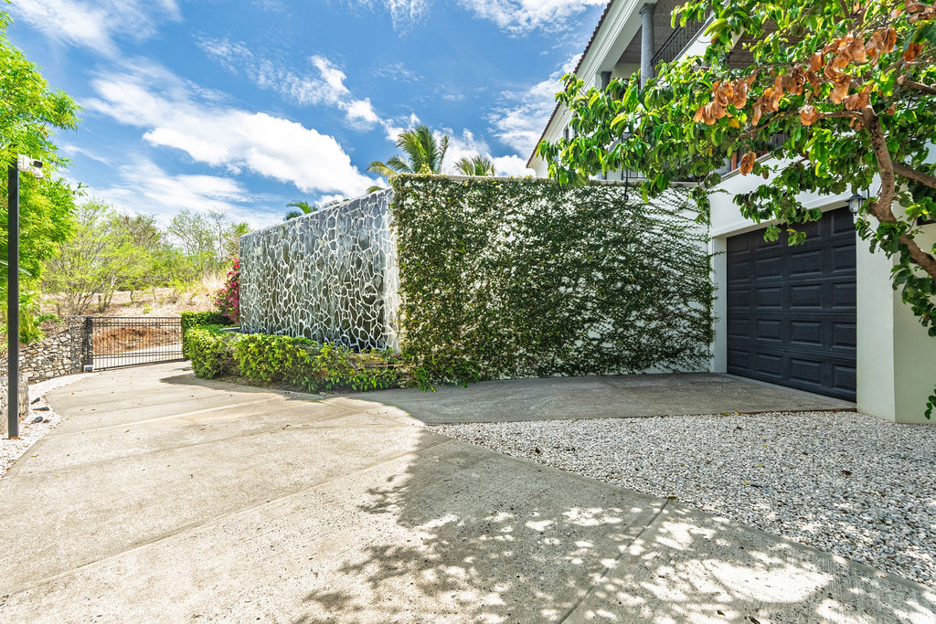 4 bed Single Family Homes For Sale in Playa Potrero, Guanacaste - thumb 29
