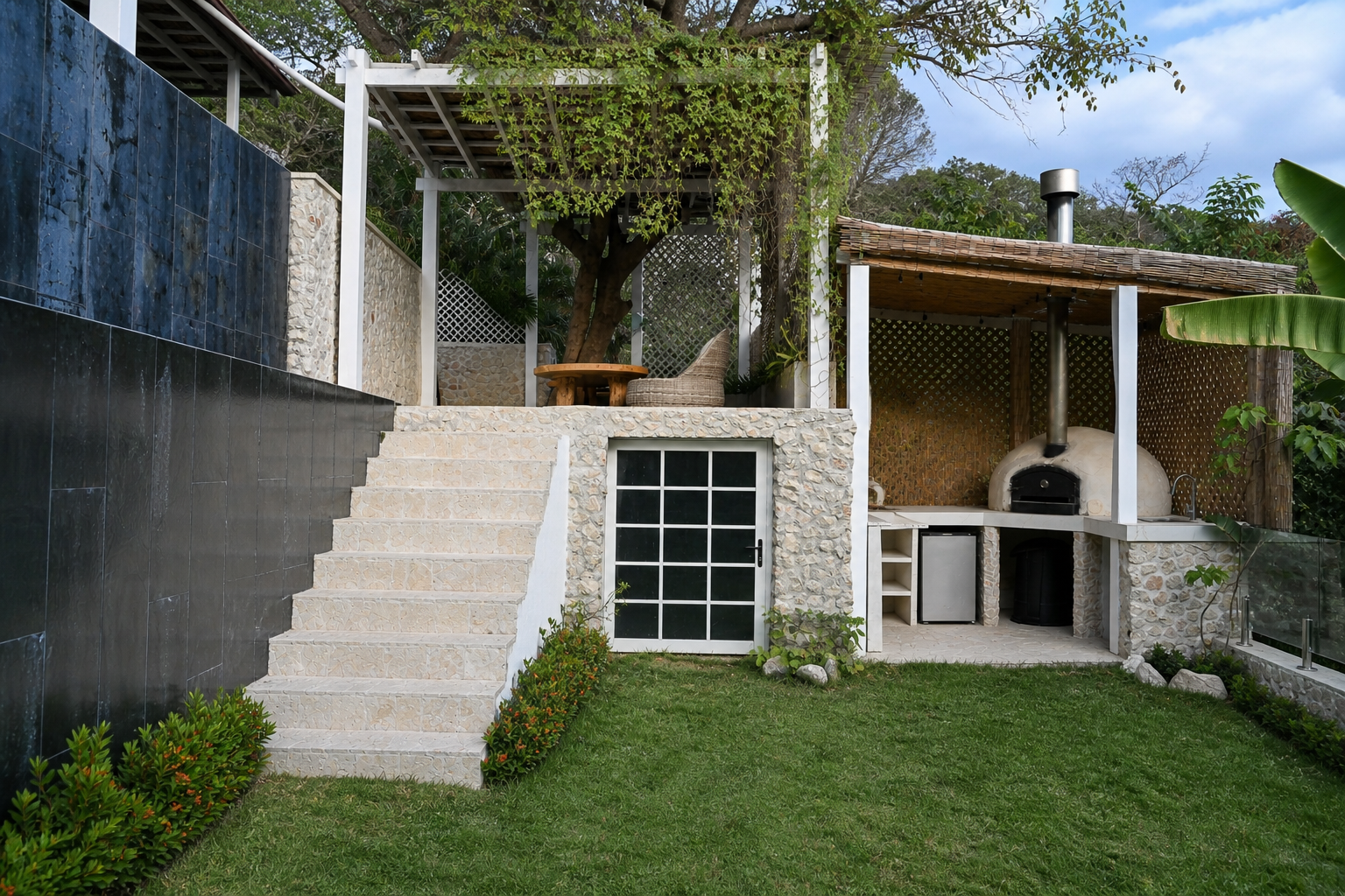 9 bed Single Family Homes For Sale in Playa Hermosa Santa Teresa, Puntarenas - thumb 11