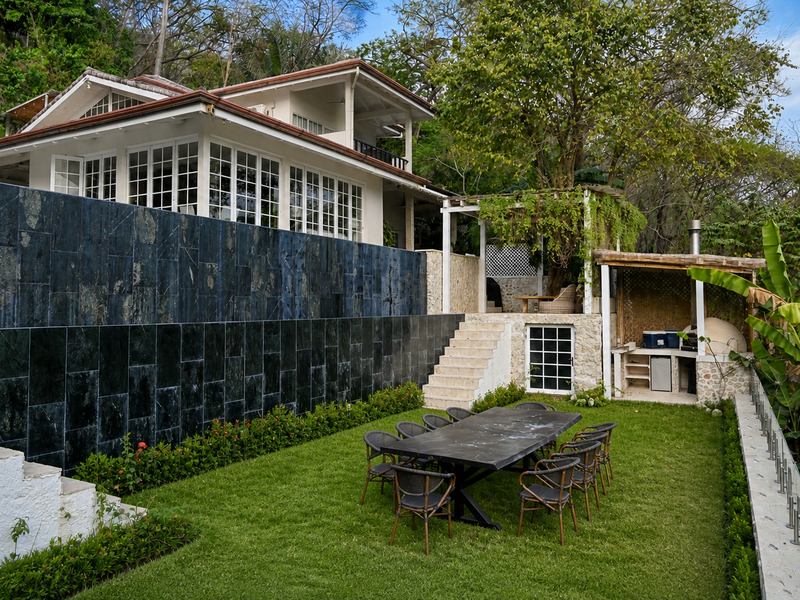 9 bed Single Family Homes For Sale in Playa Hermosa Santa Teresa, Puntarenas - hero 12