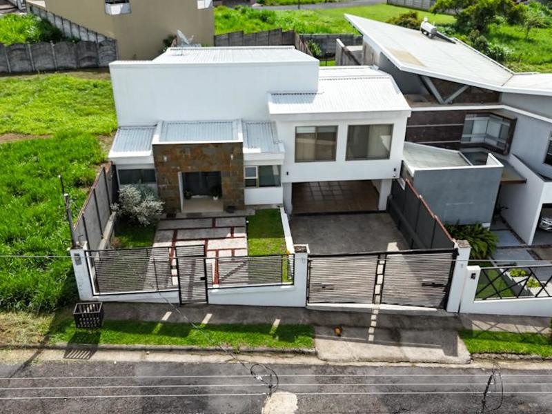 3 bed Single Family Homes For Sale in Grecia, Alajuela - hero 2
