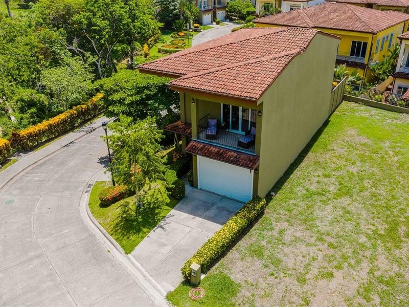 4 bed Single Family Homes For Sale in Herradura, Puntarenas - hero 7