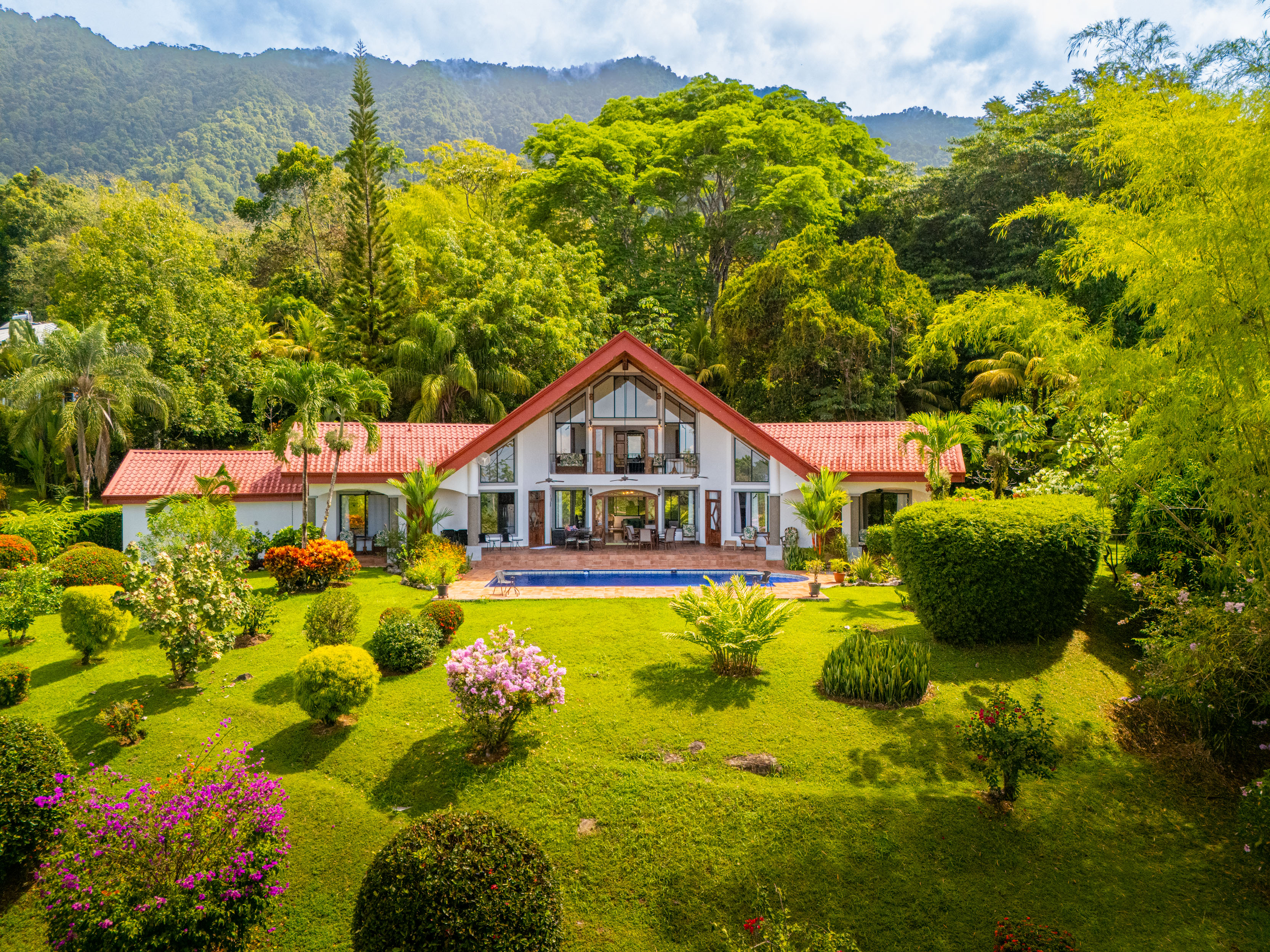 4 bed Single Family Homes For Sale in Ojochal, Puntarenas - thumb 1