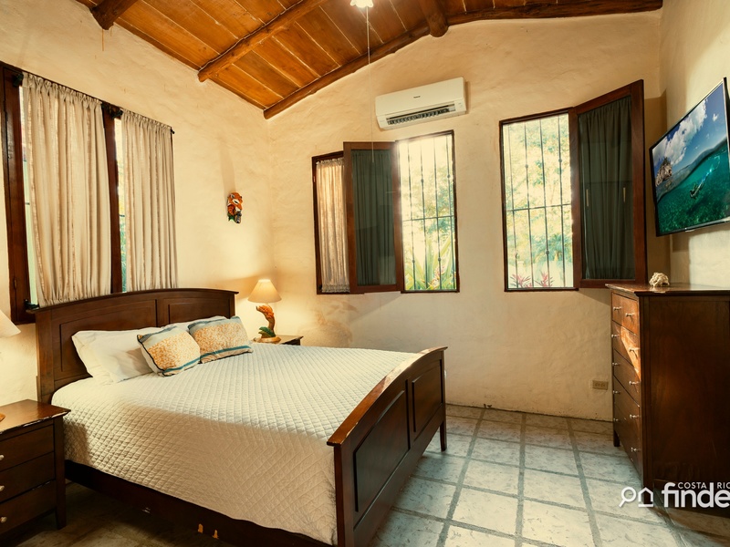3 bed Single Family Homes For Sale in Playa Hermosa, Puntarenas - hero 5