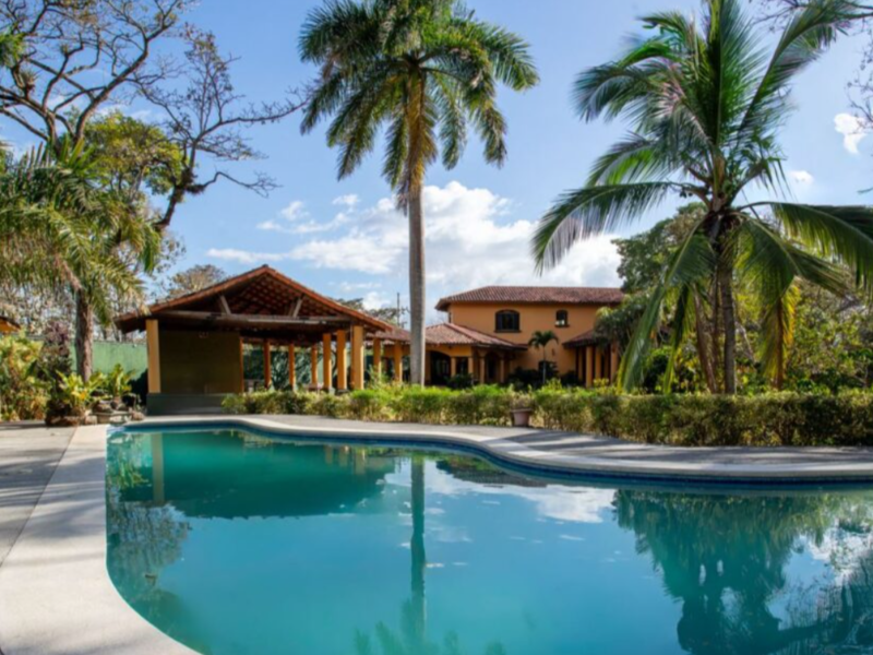 6 bed Single Family Homes For Sale in Atenas, Alajuela - 1