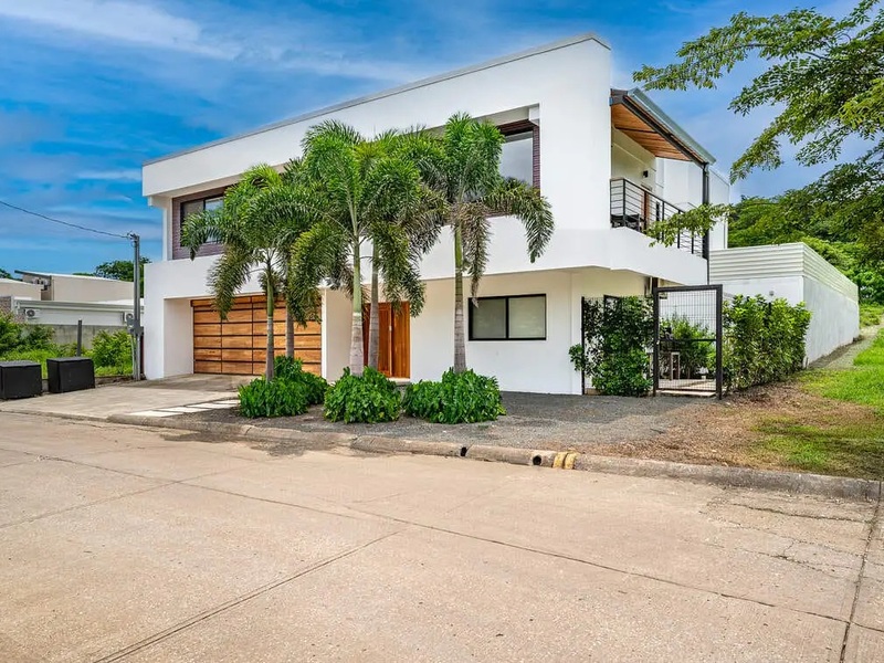 6 bed Single Family Homes For Sale in Tamarindo, Guanacaste - 1