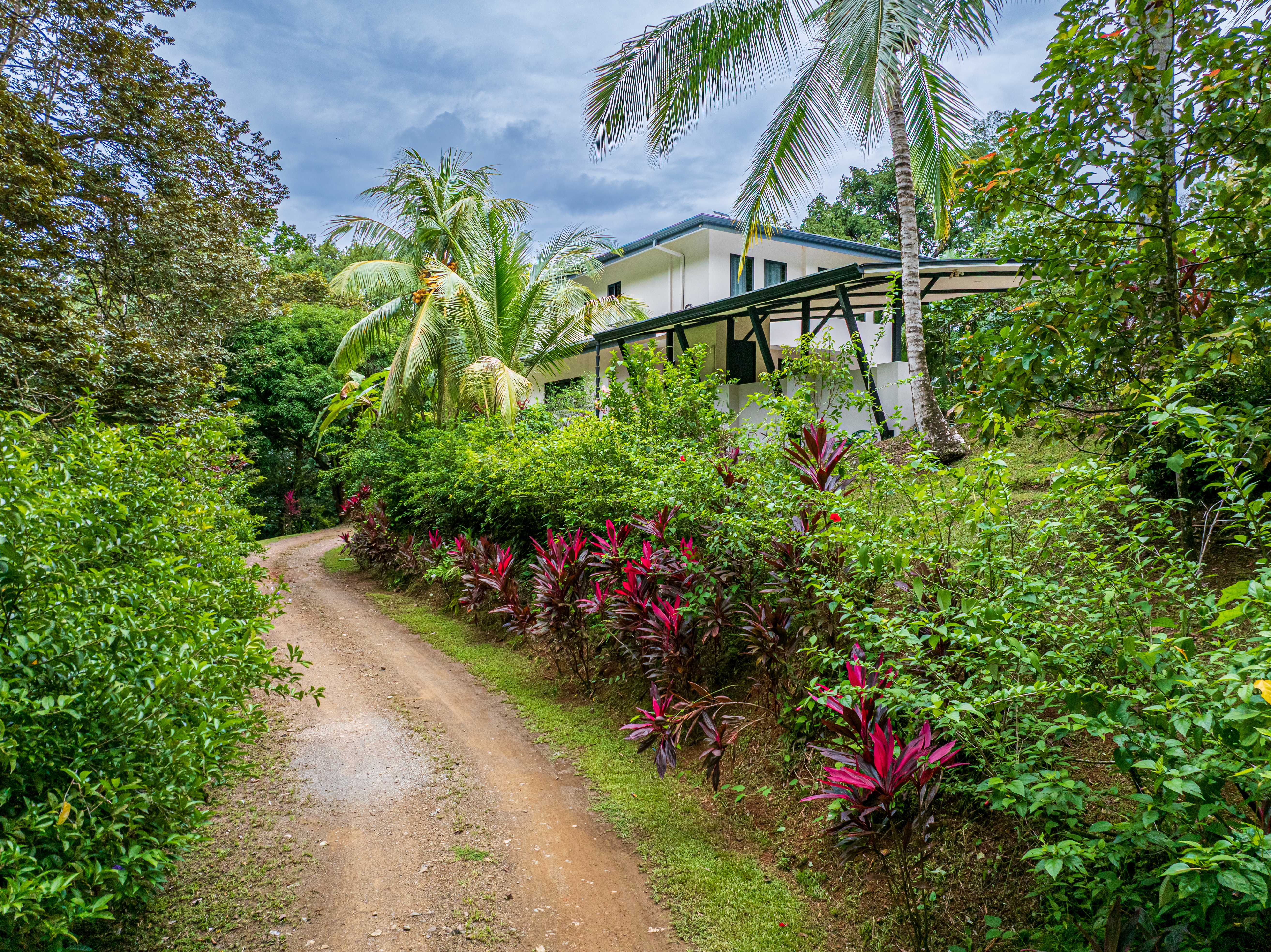 5 bed Single Family Homes For Sale in Ojochal, Puntarenas - thumb 6