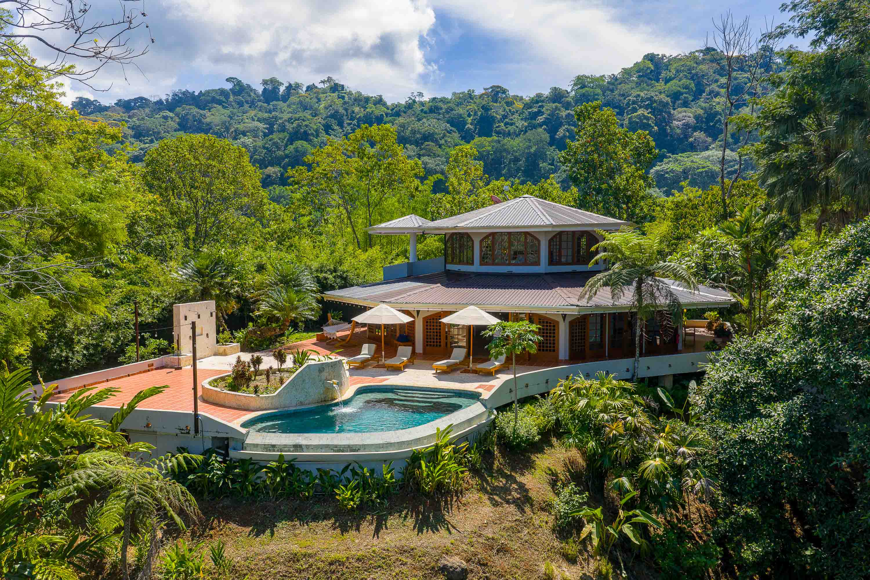 24 bed Hotel / Leisure For Sale in Dominical, Puntarenas - thumb 1