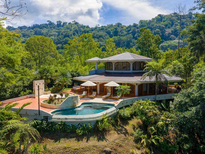 24 bed Hotel / Leisure For Sale in Dominical, Puntarenas - 1