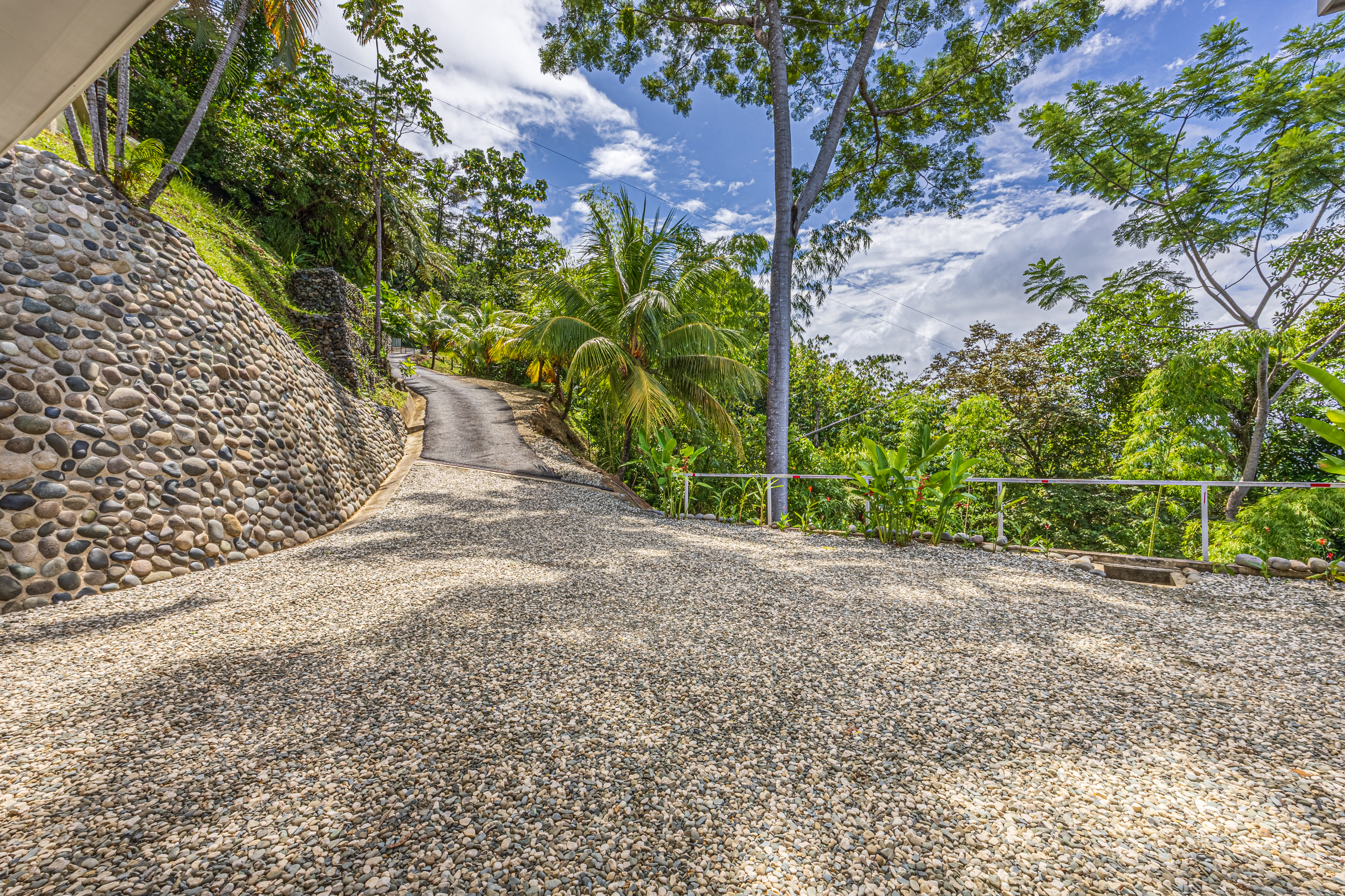 4 bed Single Family Homes For Sale in Uvita, Puntarenas - thumb 8