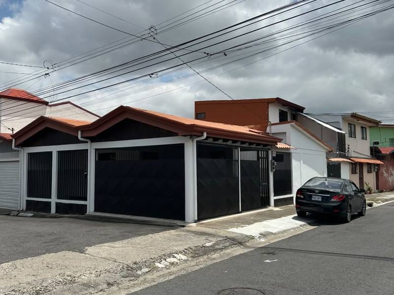 4 bed Single Family Homes For Sale in Desamparados, San Jose - 1