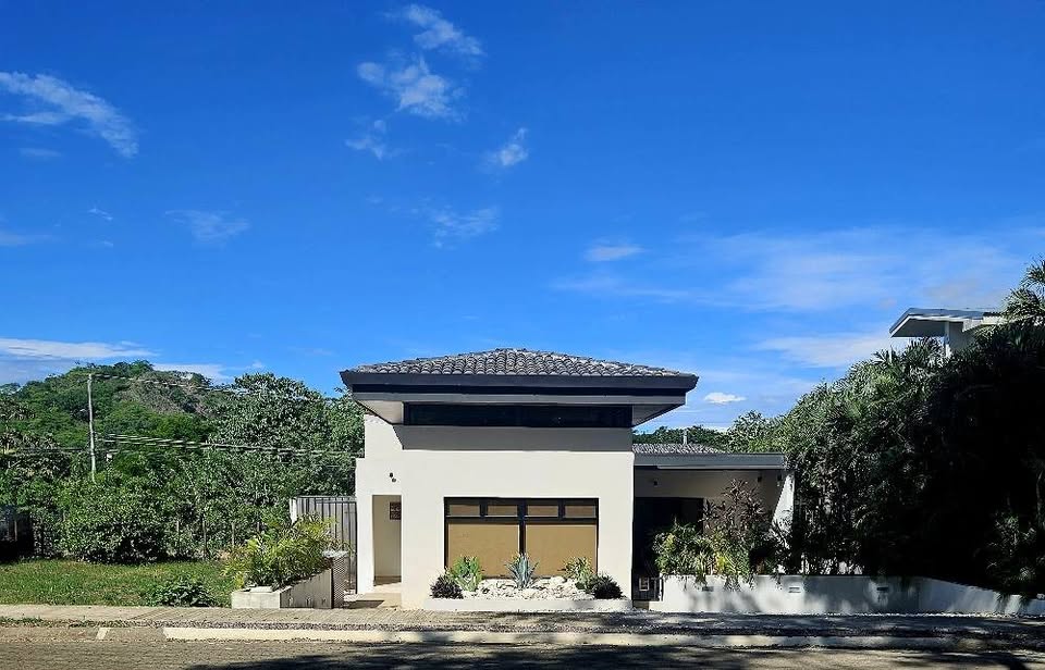 3 bed Single Family Homes For Sale in Playas Del Coco, Guanacaste - thumb 1