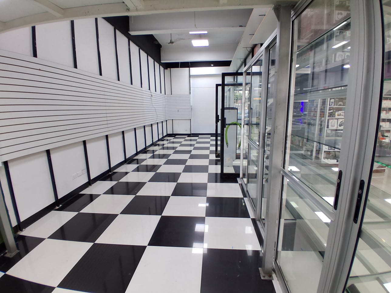 1 bed Commercial For Rent in Rohrmoser, San Jose - thumb 2