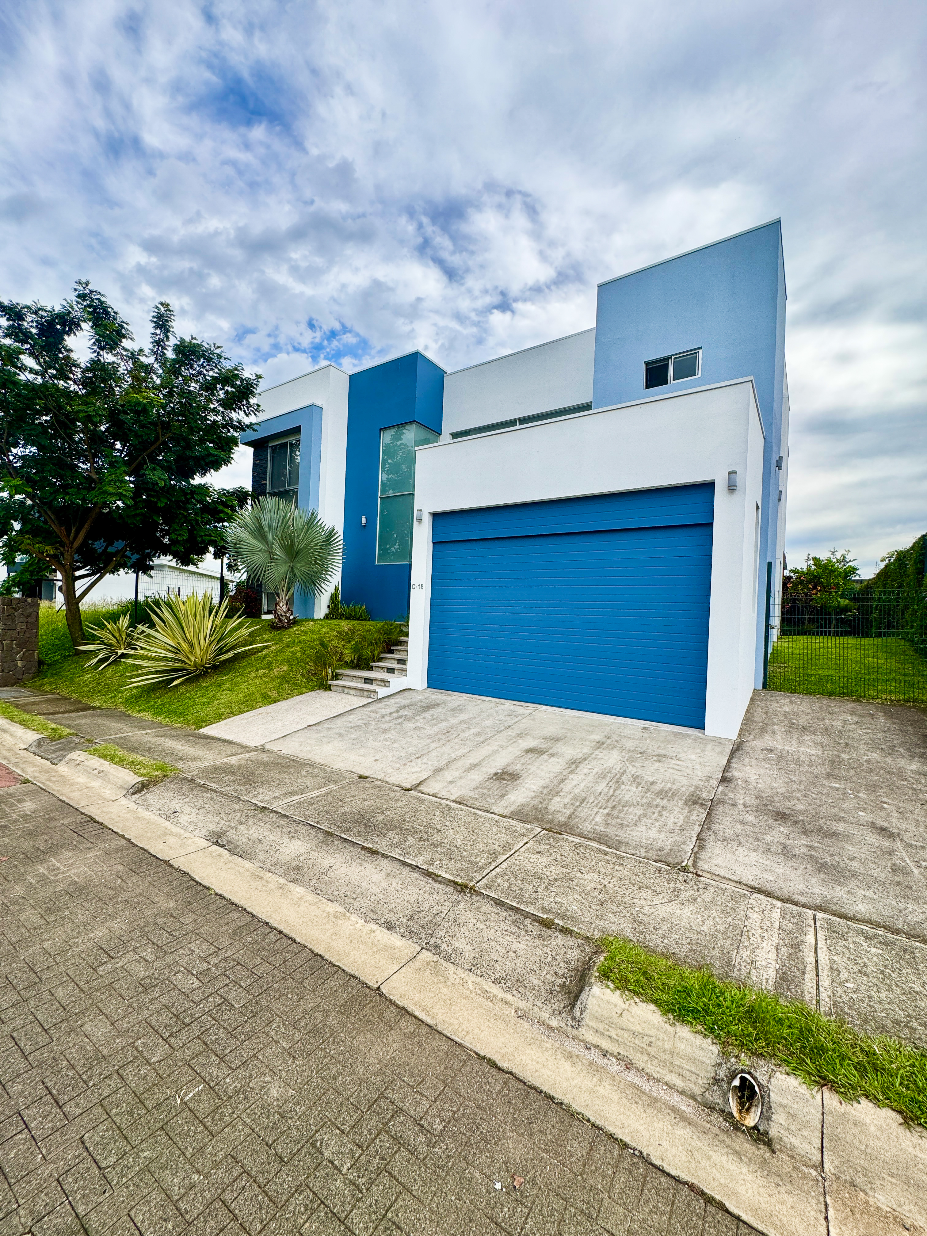 4 bed Single Family Homes For Rent in Grecia, Alajuela - thumb 1