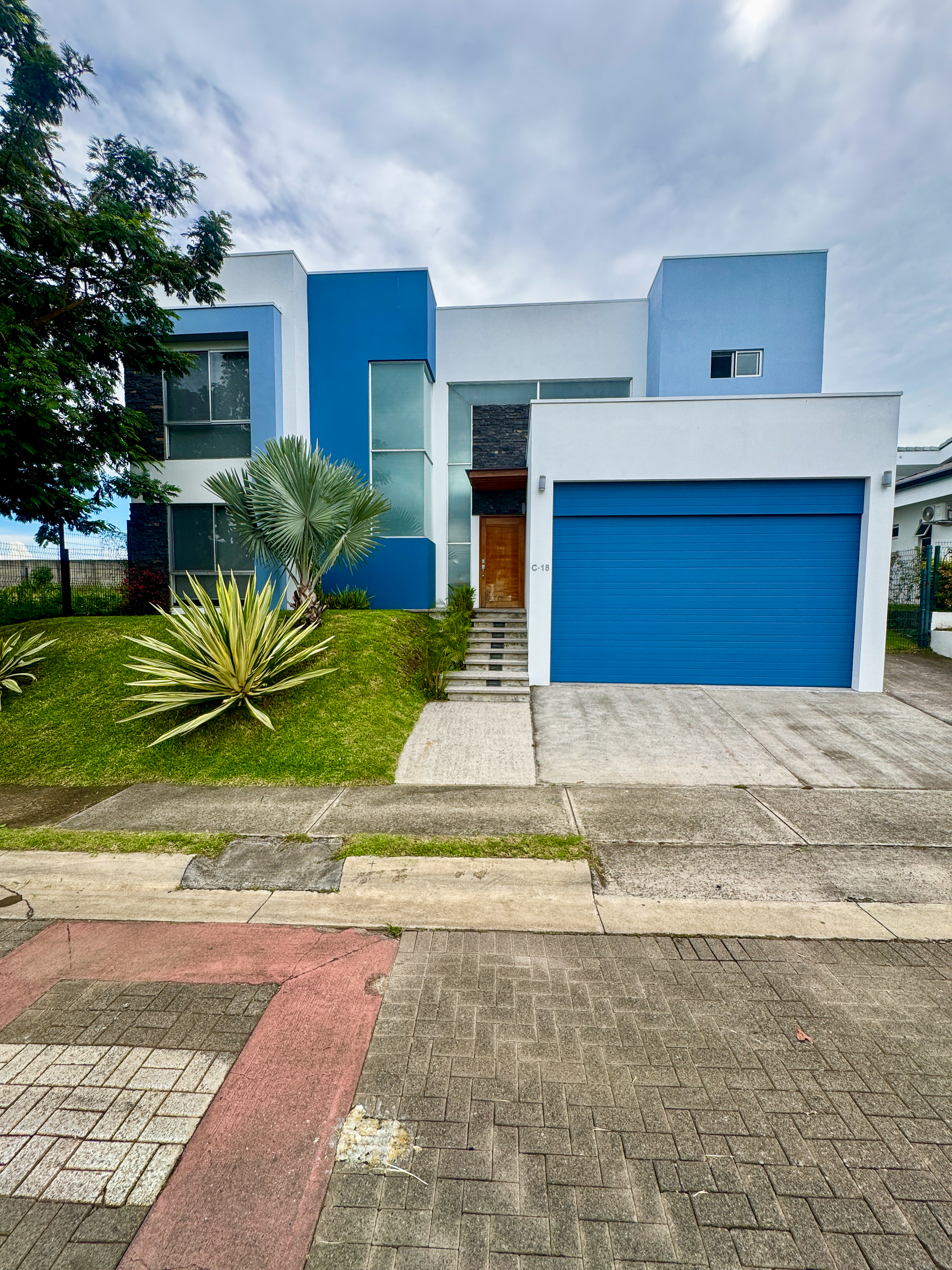 4 bed Single Family Homes For Rent in Grecia, Alajuela - thumb 2