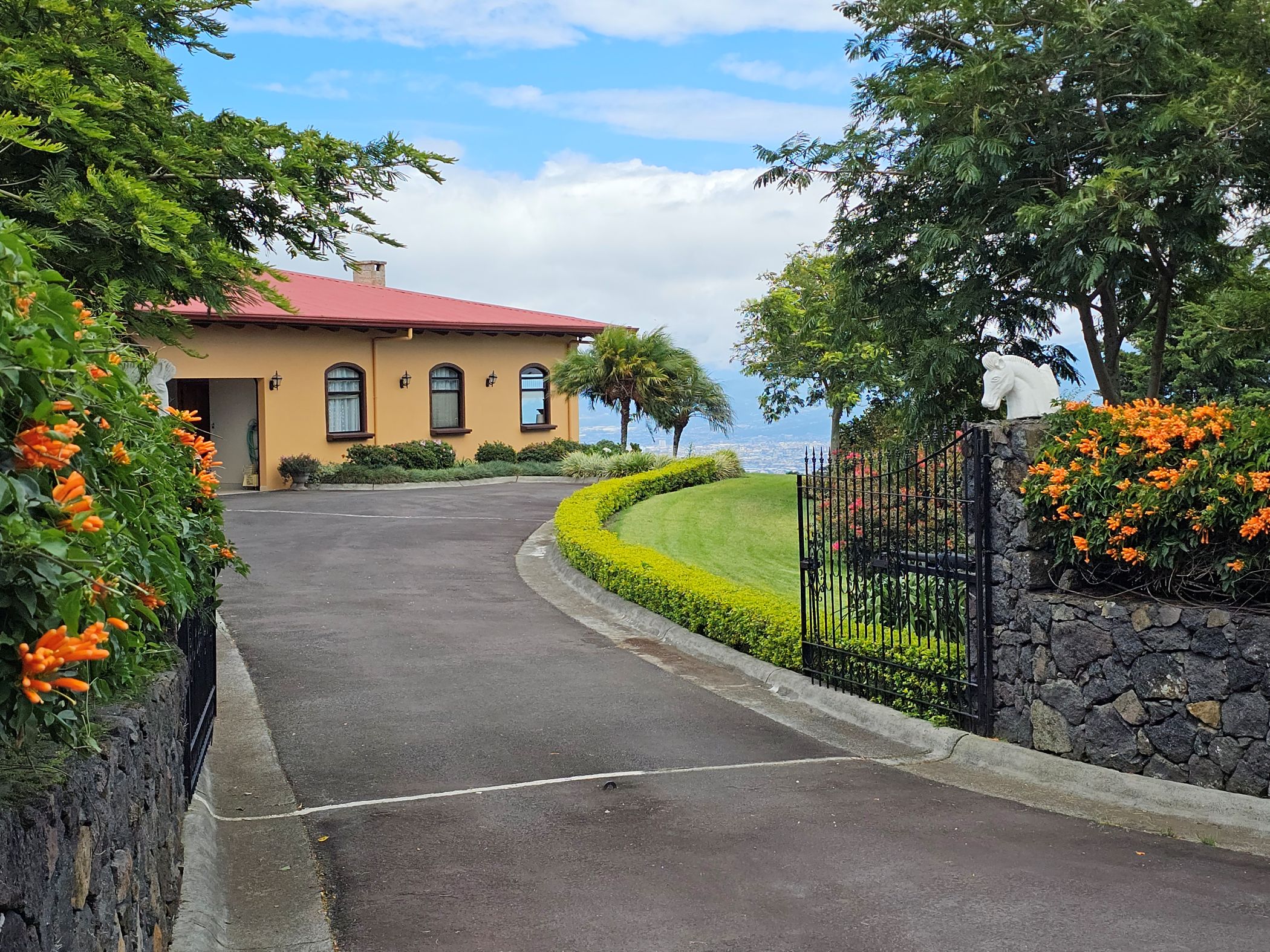 7 bed Single Family Homes For Sale in San Rafael, Heredia - thumb 17