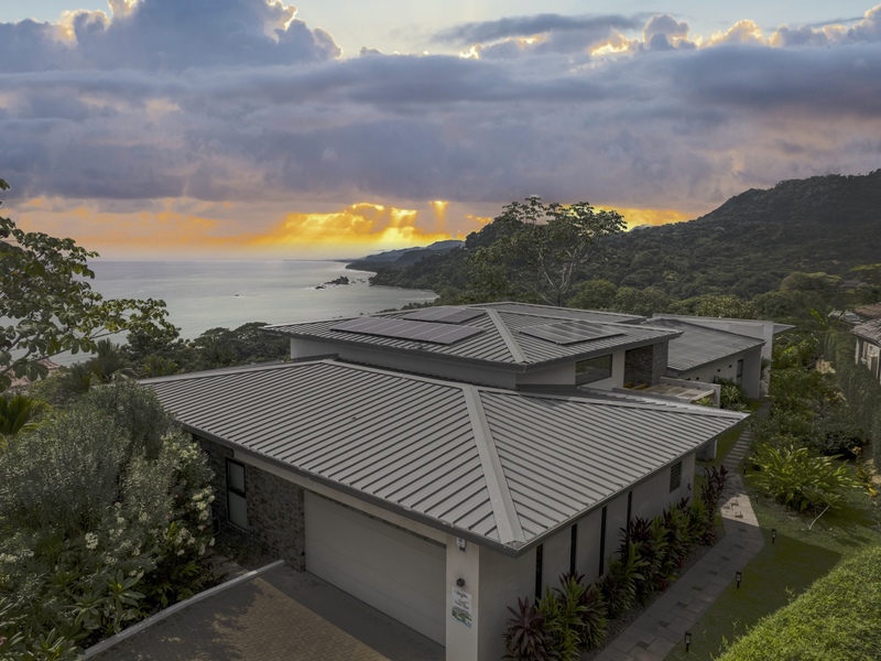 5 bed Single Family Homes For Sale in Dominical, Puntarenas - 1