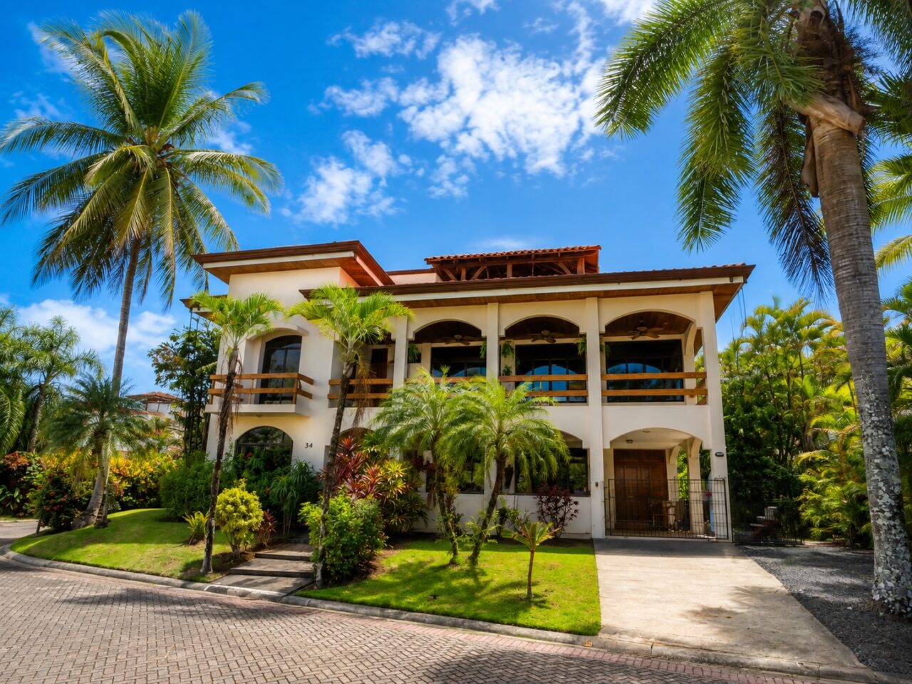 4 bed Single Family Homes For Sale in Playa Hermosa, Puntarenas - thumb 2