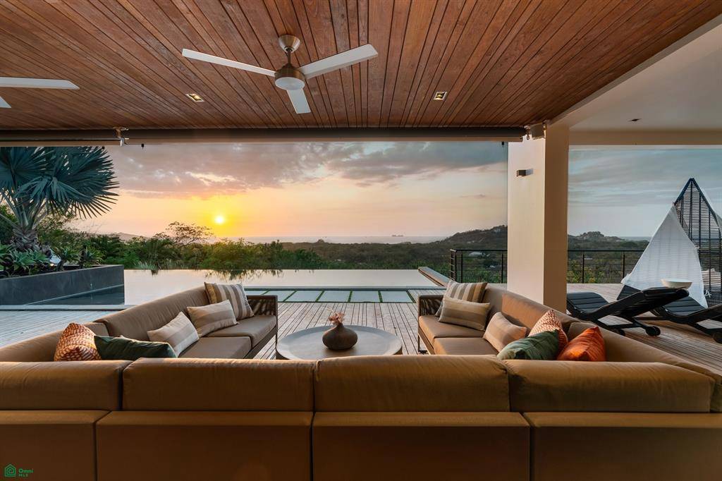5 bed Single Family Homes For Sale in Playa Flamingo, Guanacaste - thumb 4