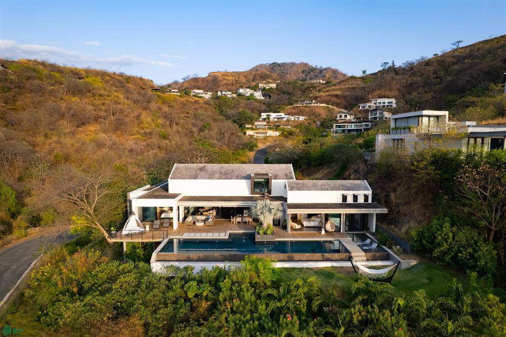 5 bed Single Family Homes For Sale in Playa Flamingo, Guanacaste - thumb 1