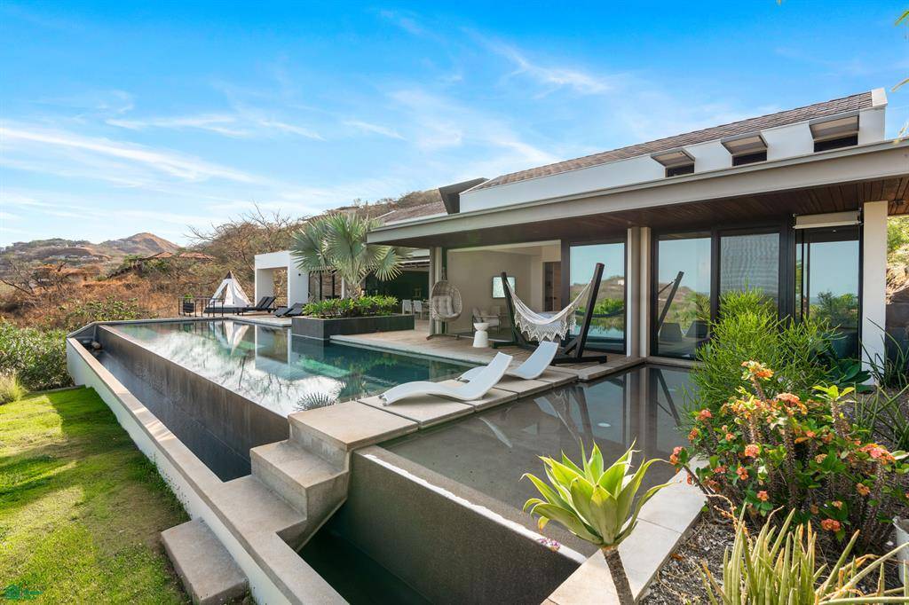 5 bed Single Family Homes For Sale in Playa Flamingo, Guanacaste - thumb 14