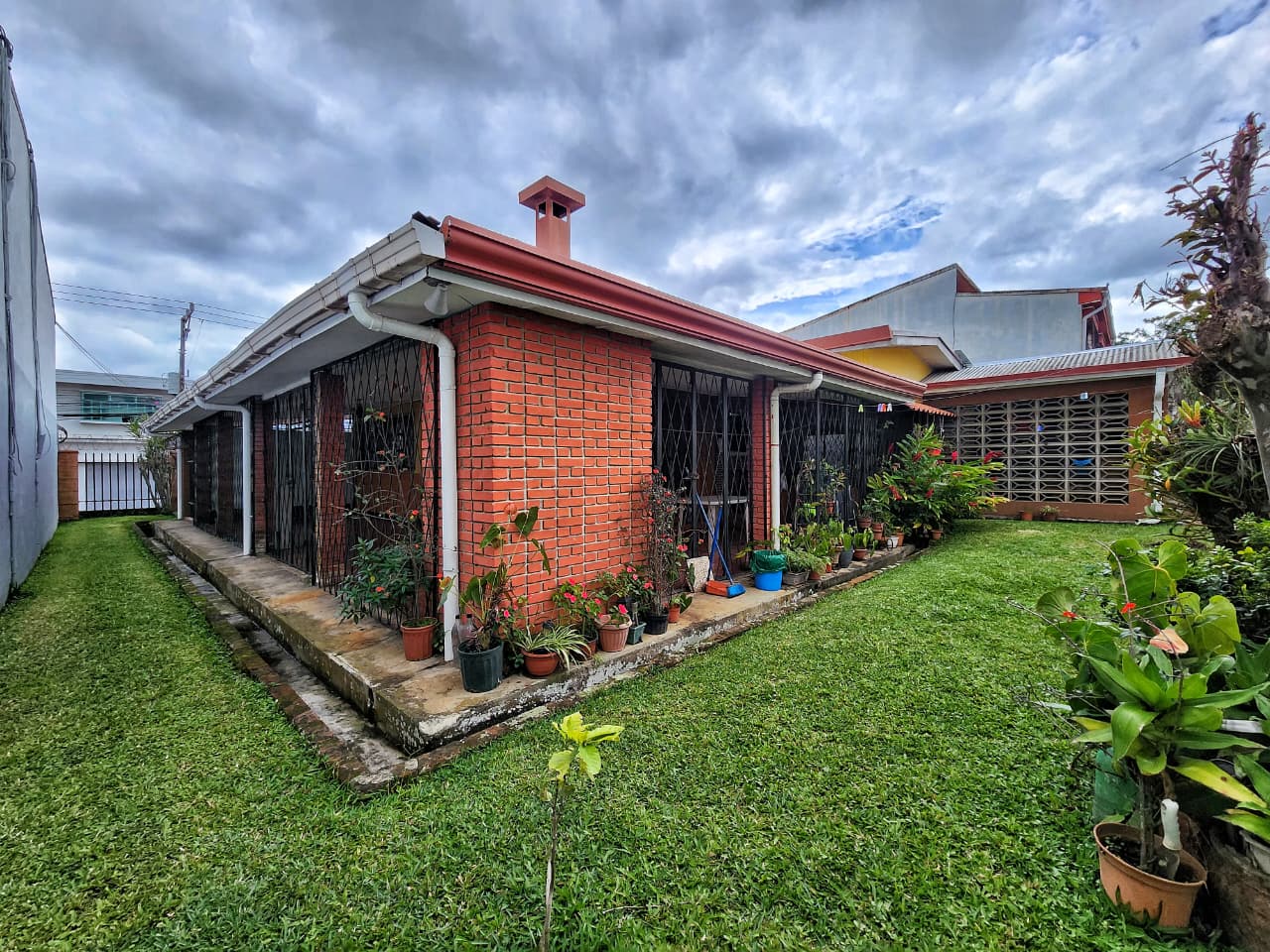 4 bed Single Family Homes For Sale in La Uruca, San Jose - thumb 1