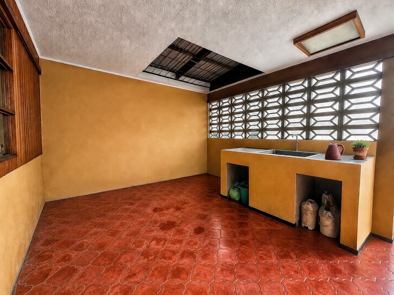 4 bed Single Family Homes For Sale in La Uruca, San Jose - thumb 19
