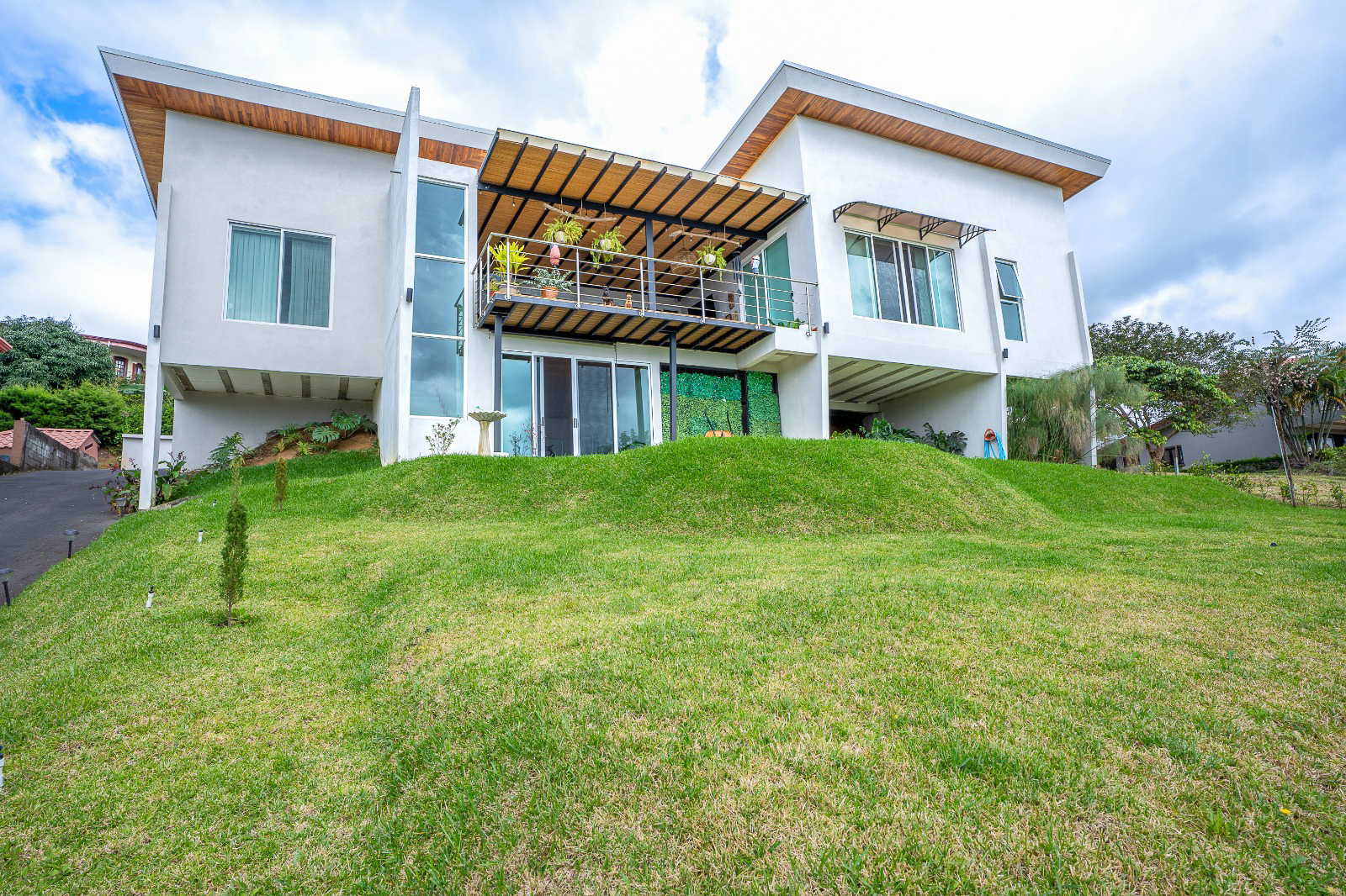 4 bed Single Family Homes For Sale in Grecia, Alajuela - thumb 1