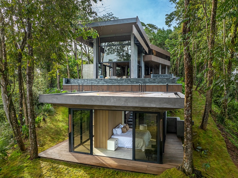 6 bed Single Family Homes For Sale in Dominical, Puntarenas - 1