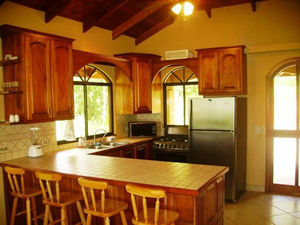 4 bed Single Family Homes For Sale in Dominical, Puntarenas - thumb 4