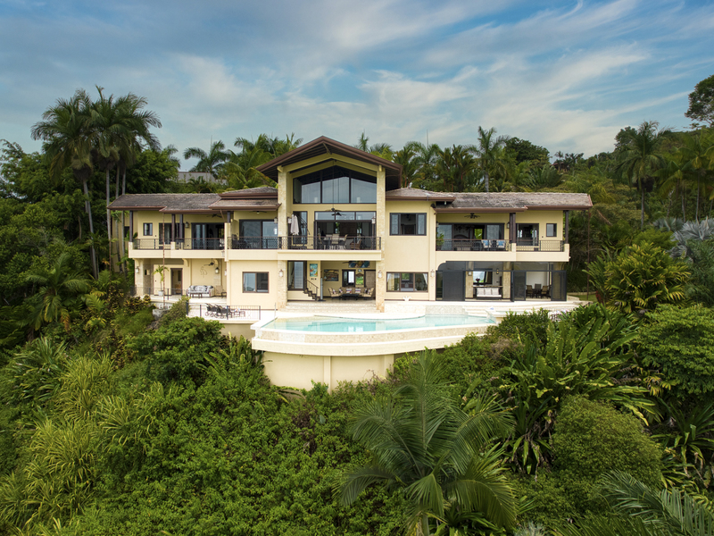 6 bed Single Family Homes For Sale in Dominical, Puntarenas - 1
