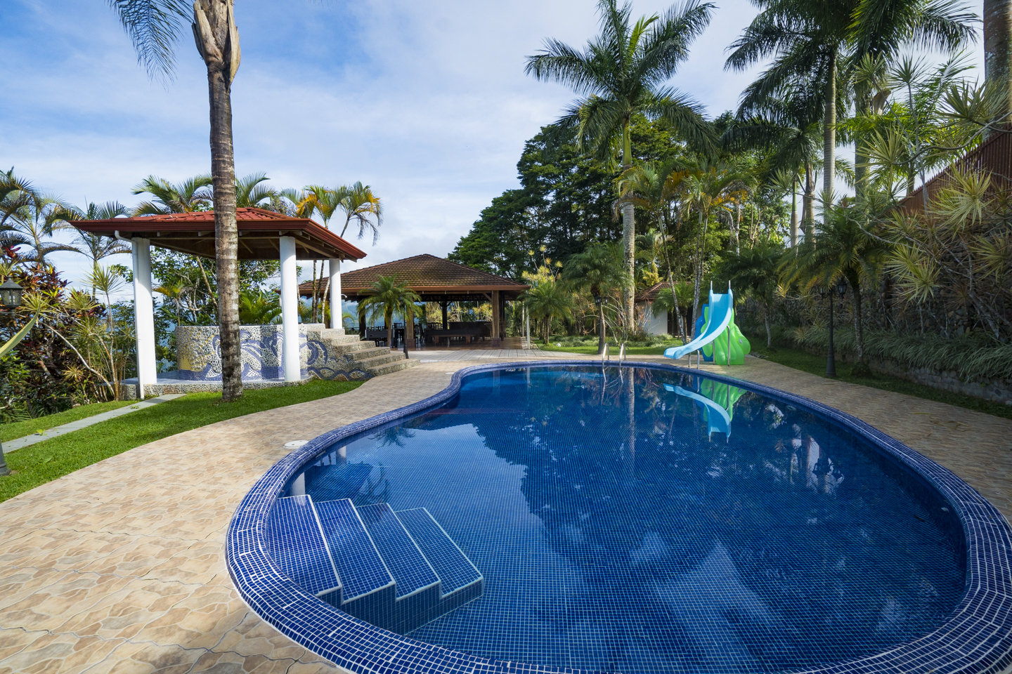 4 bed Single Family Homes For Sale in Dominical, Puntarenas - thumb 6