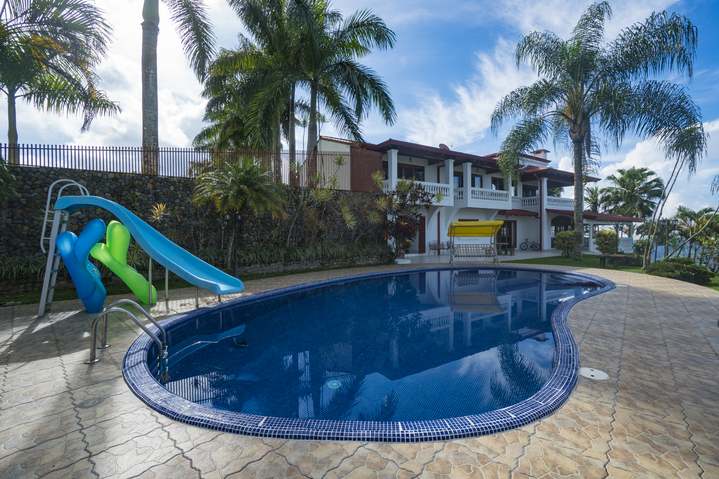 4 bed Single Family Homes For Sale in Dominical, Puntarenas - thumb 5