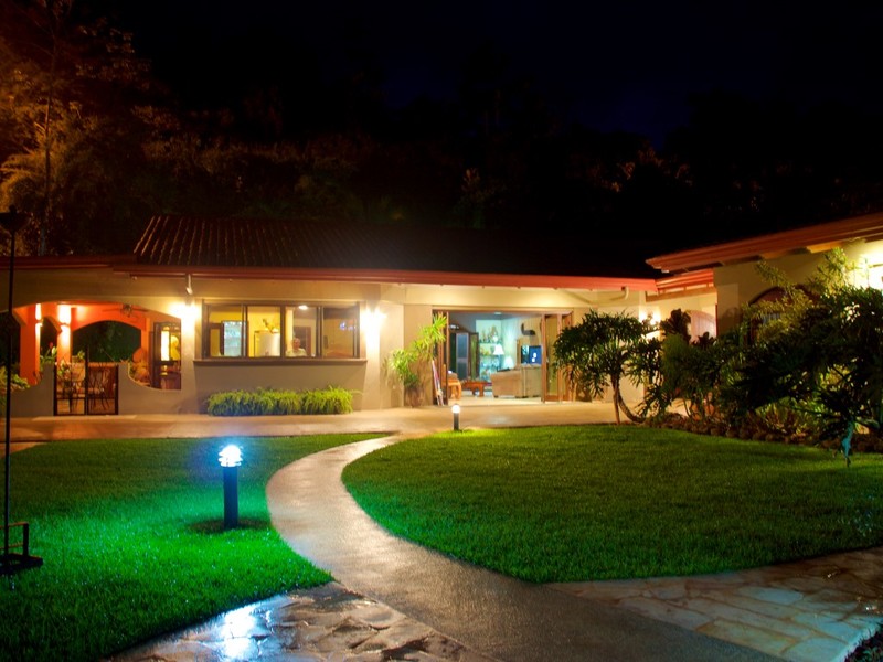 4 bed Single Family Homes For Sale in Dominical, Puntarenas - 1