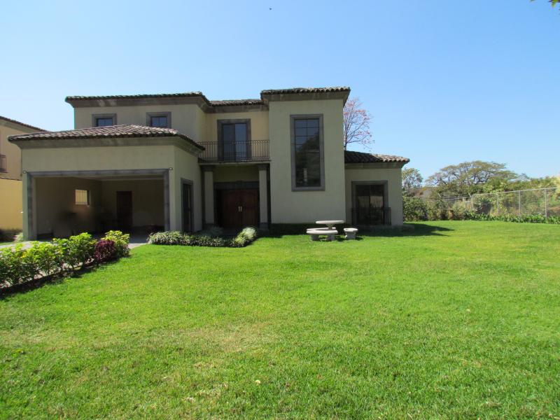 4 bed Single Family Homes For Sale in Santa Ana, San Jose - 1