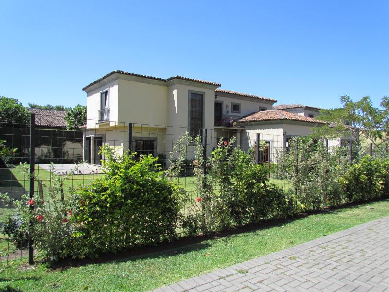 4 bed Single Family Homes For Sale in Santa Ana, San Jose - 1